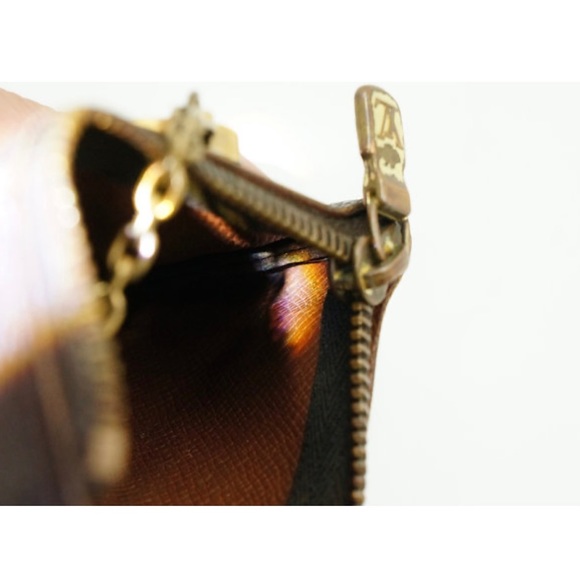 Louis Vuitton Monogram Key Pouch✨ - Picture 14 of 14